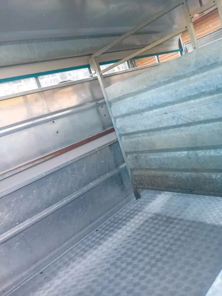 12×6 tri axle tuffmac cattle box trailer - Image 4