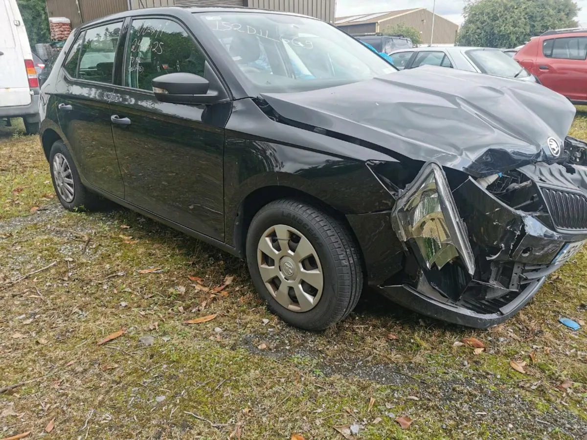 2015 Skoda Fabia Active 1.0mpi 60HP 4DR BLACK - Image 1