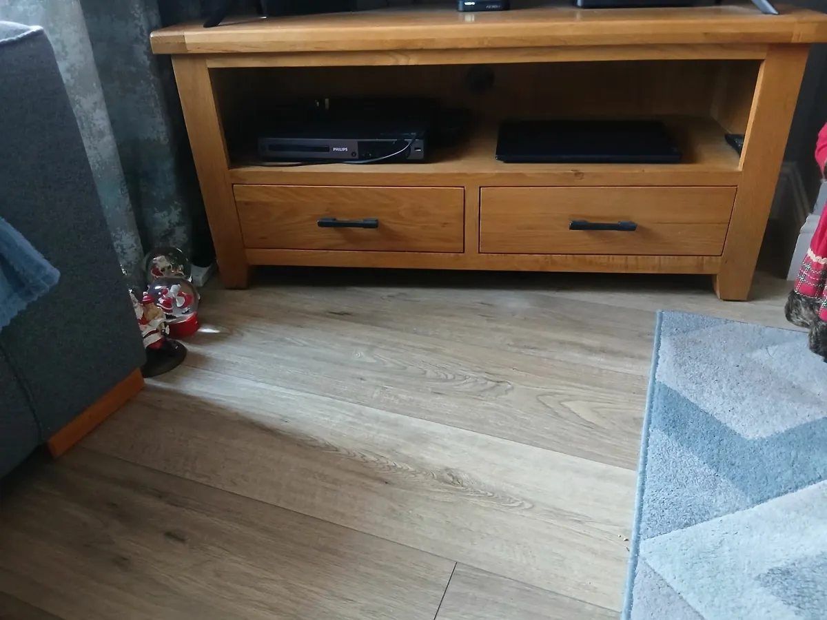 A tv cabinet - Image 2