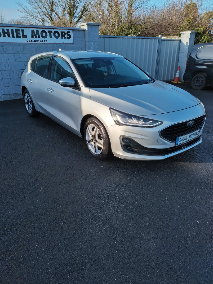 FOCUS 2022 H BACK PETROL MANUAL - Image 1