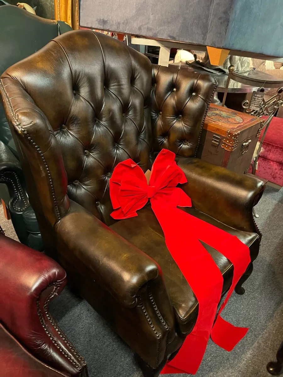 Antique chesterfield sofas & chairs 🎄🎄🎄 - Image 3