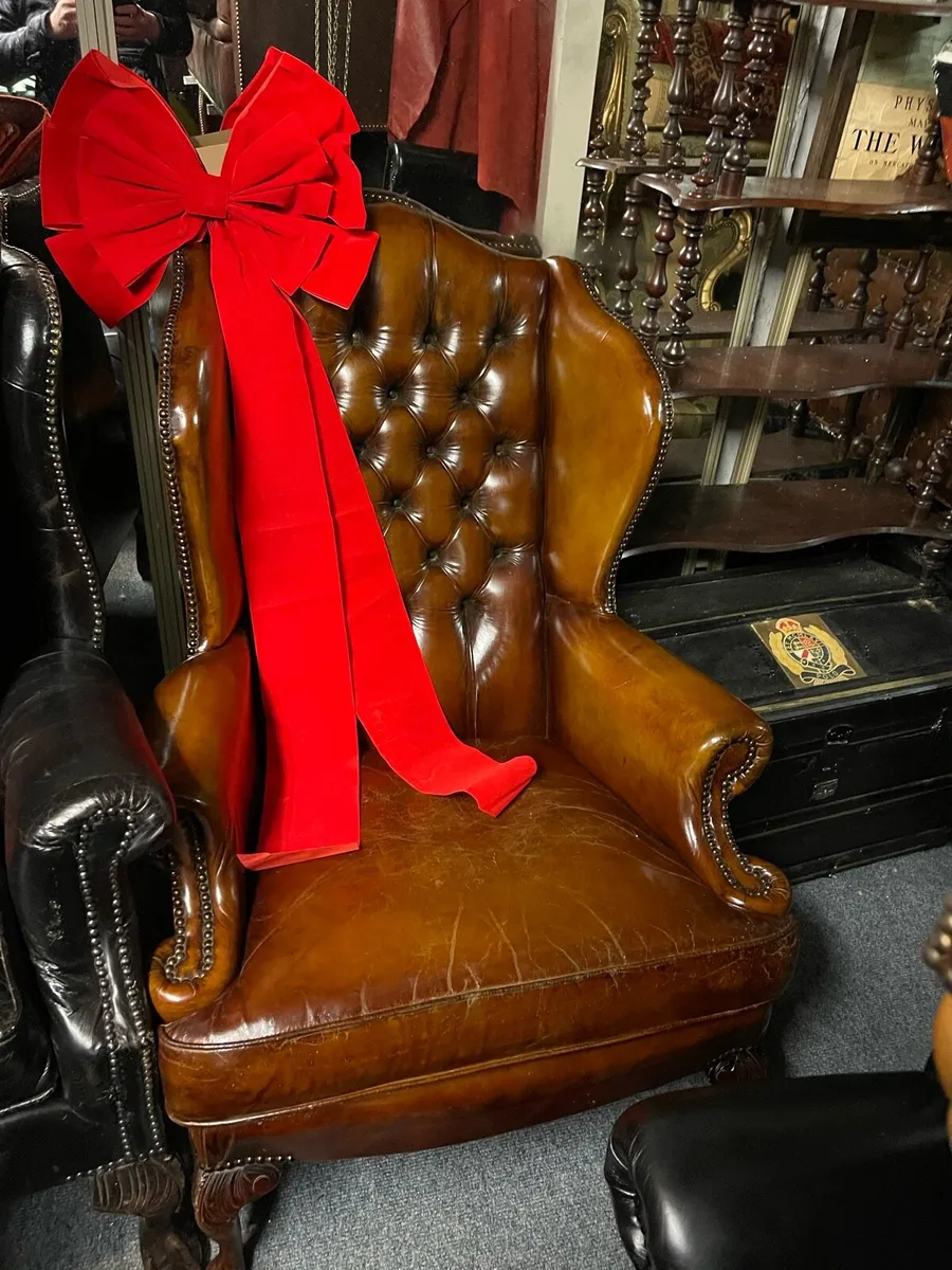 Antique chesterfield sofas & chairs 🎄🎄🎄 - Image 4