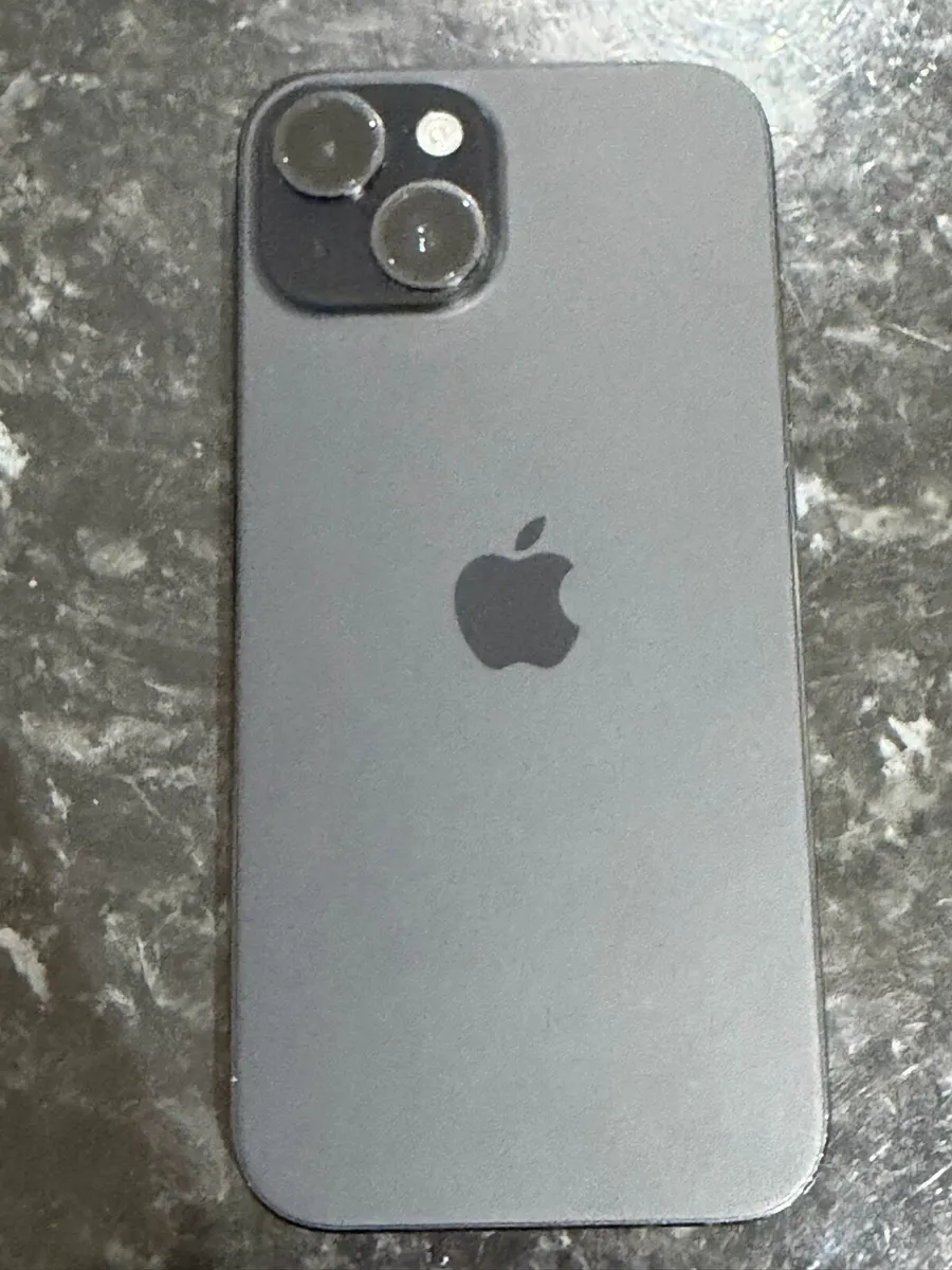 iPhone 15 - Image 3