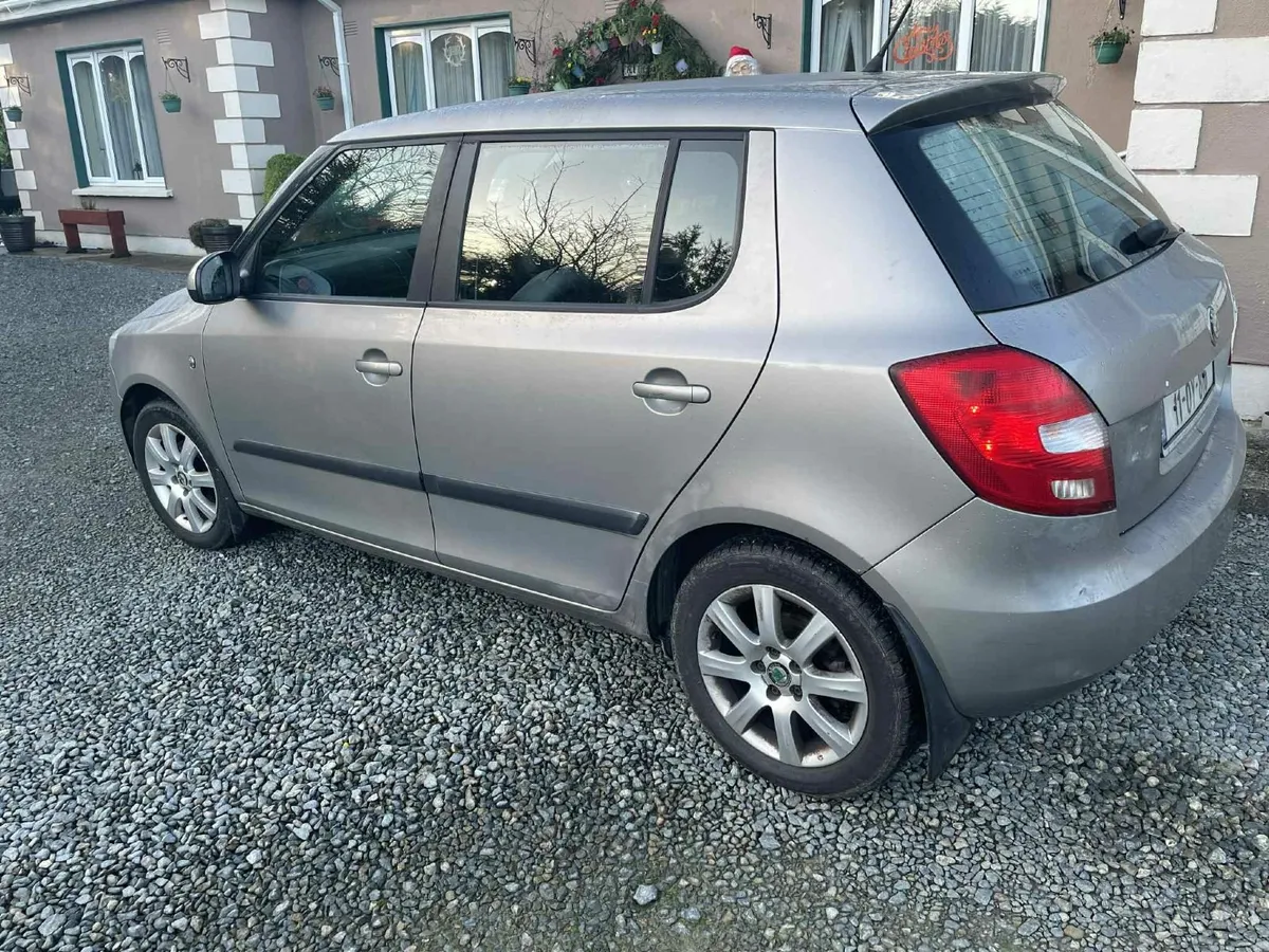 Skoda Fabia 2011 - Image 2
