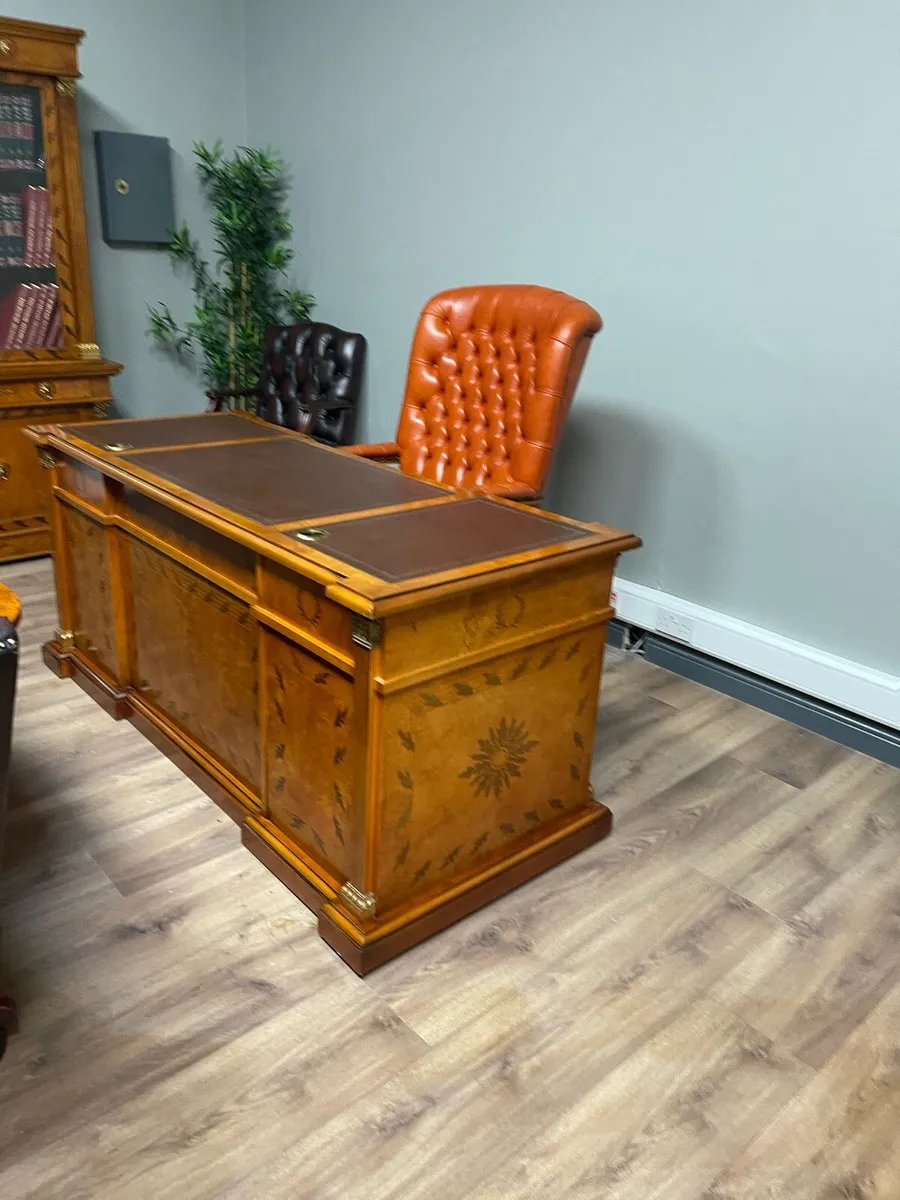 Partners desk 🎄🎄🎄🎄 - Image 4