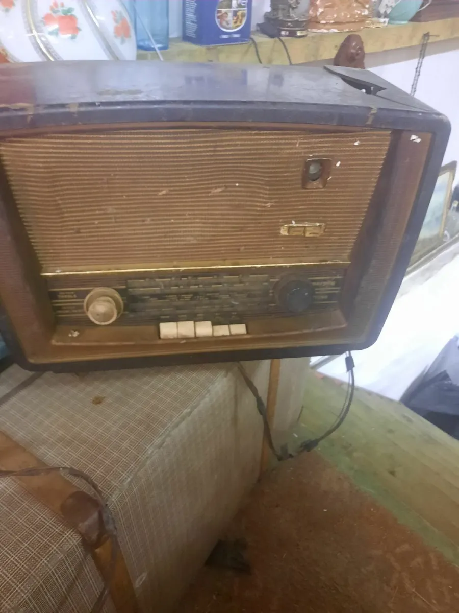 Antique radio - Image 1