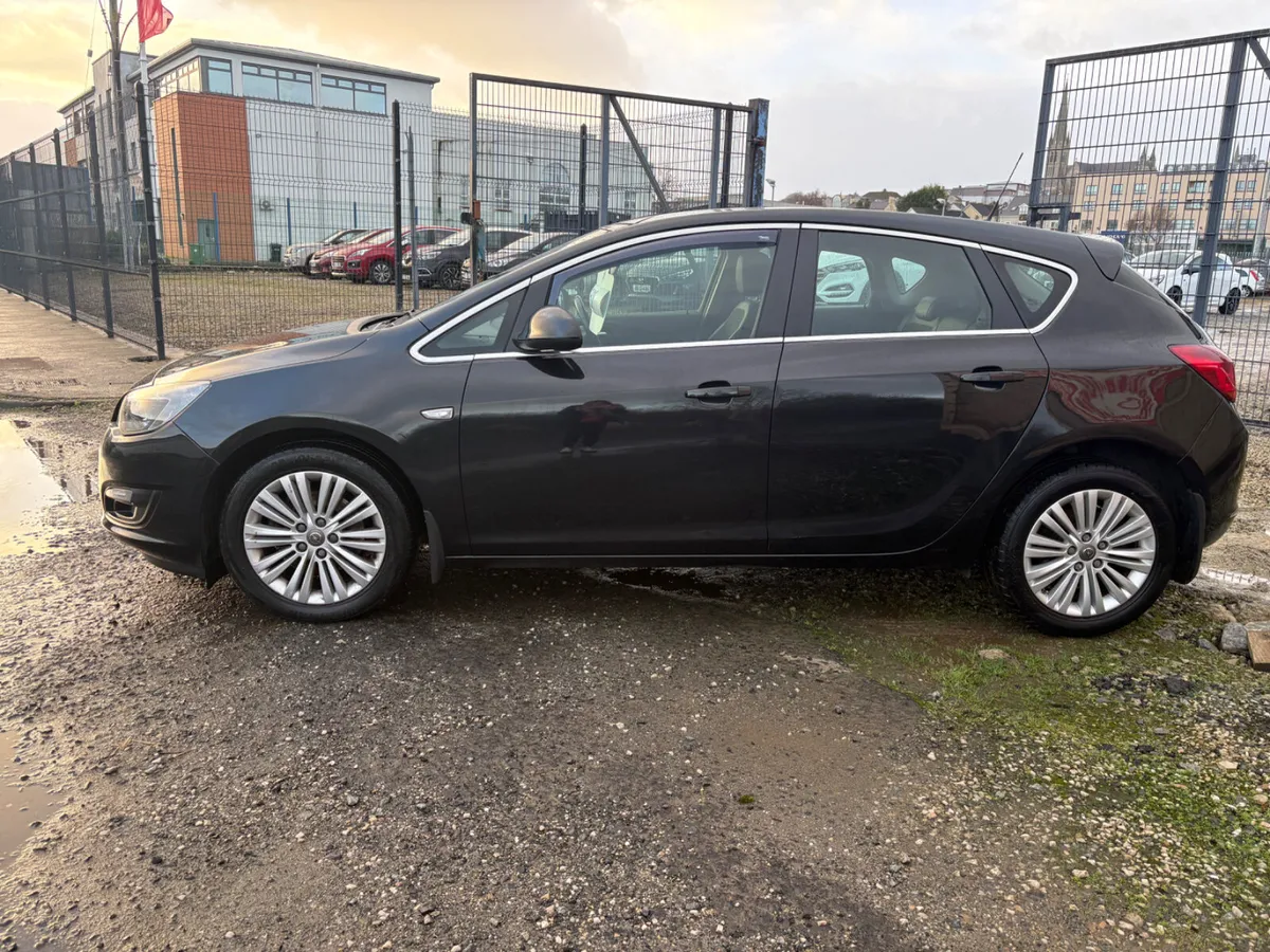Opel Astra 2015 *LOW KMS* - Image 4
