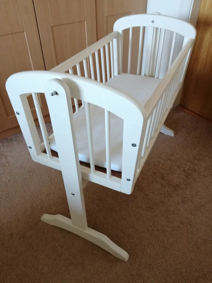 Baby crib - Image 1
