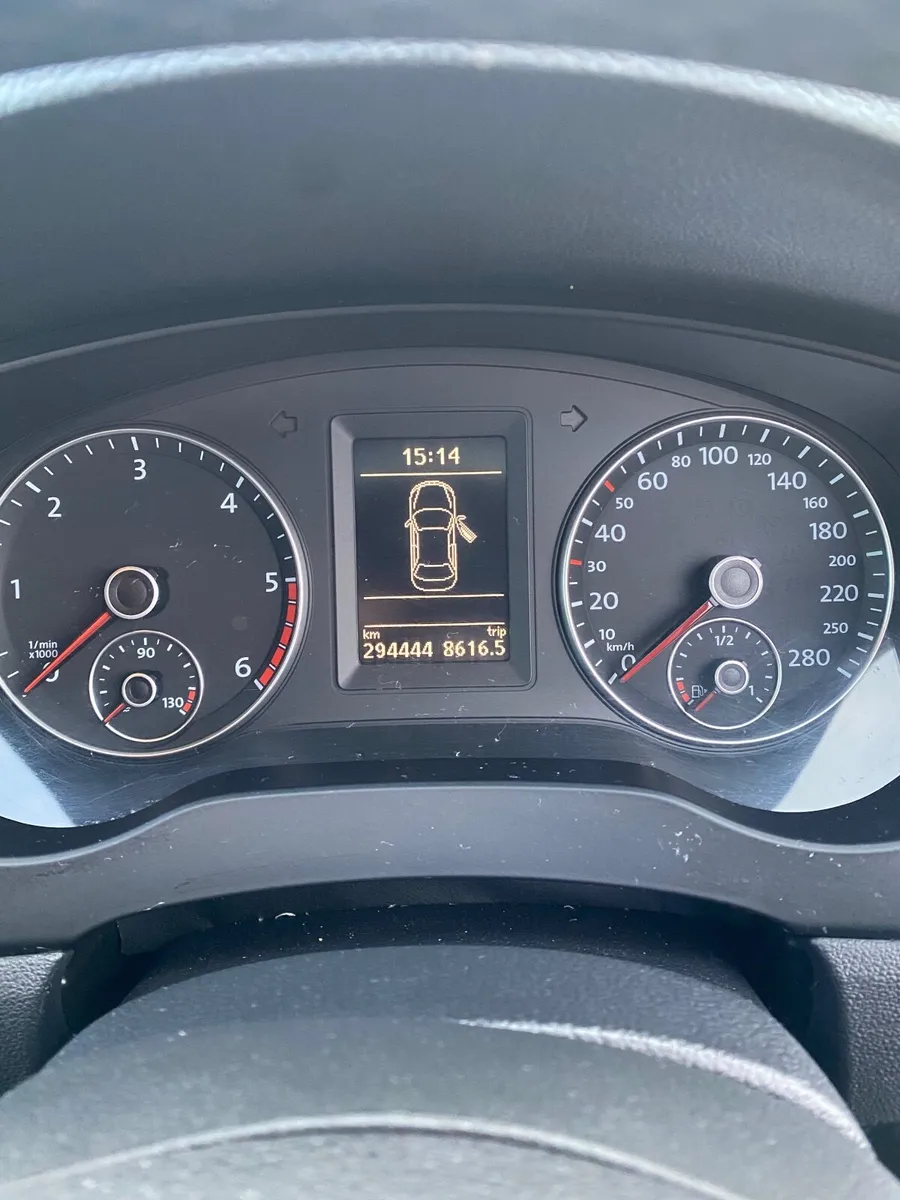 Volkswagen Jetta 2012 - Image 2