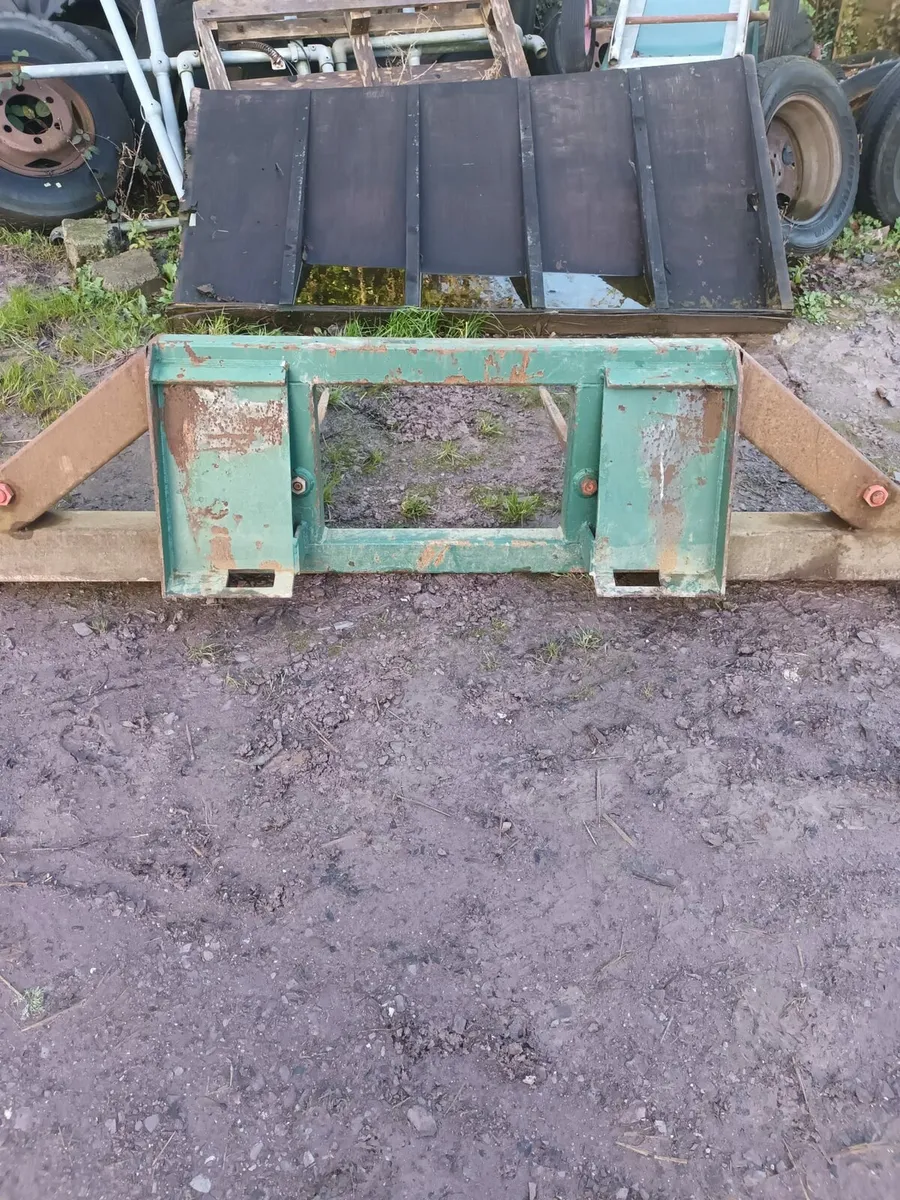 Double bale spike (skid steer brackets) - Image 3