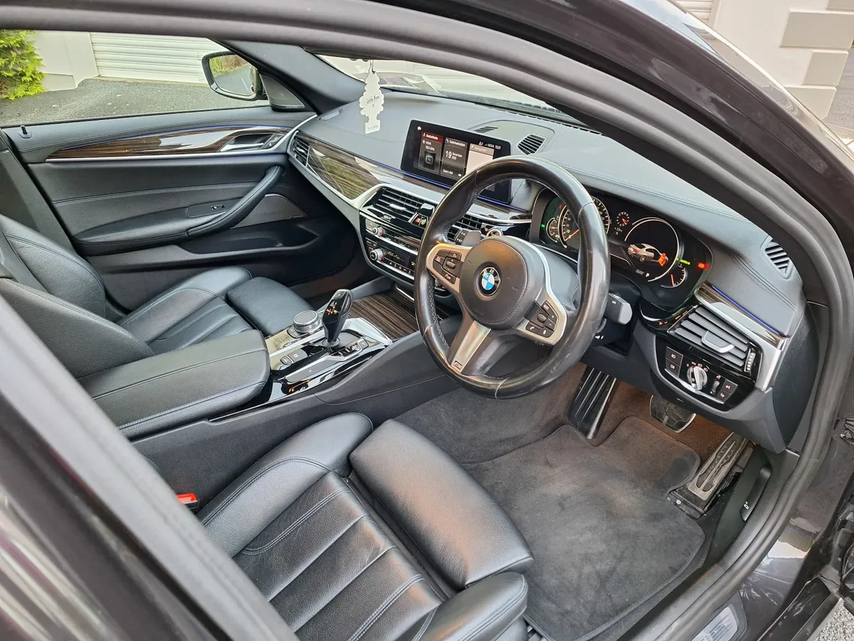 BMW 5-Series 2018 - Image 2