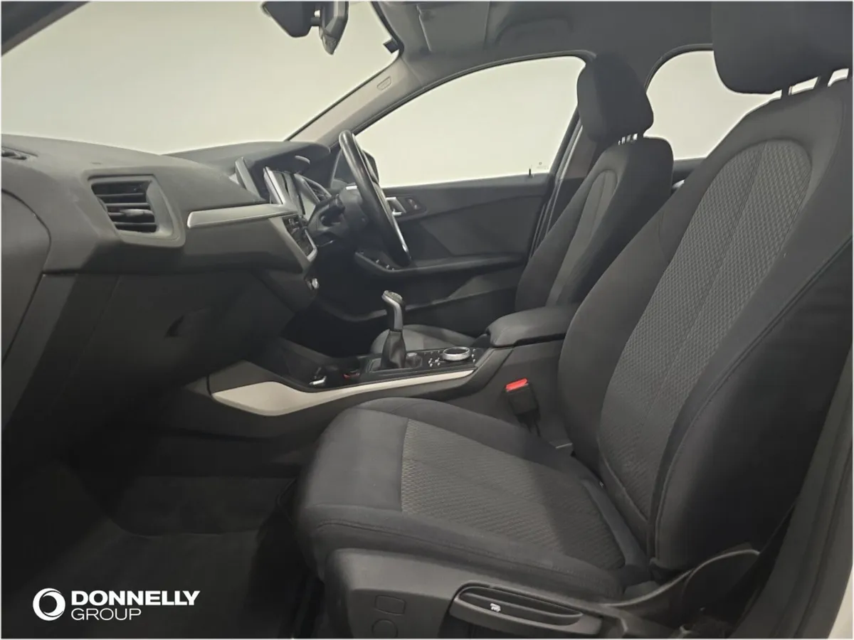 BMW 1 Series Diesel Hatchback SE - Image 4