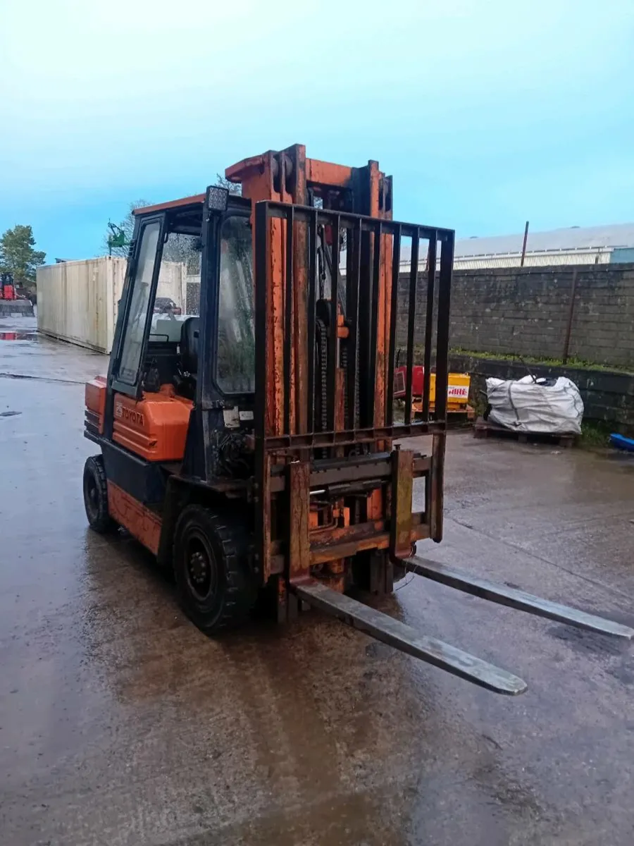 Toyota forklift - Image 1
