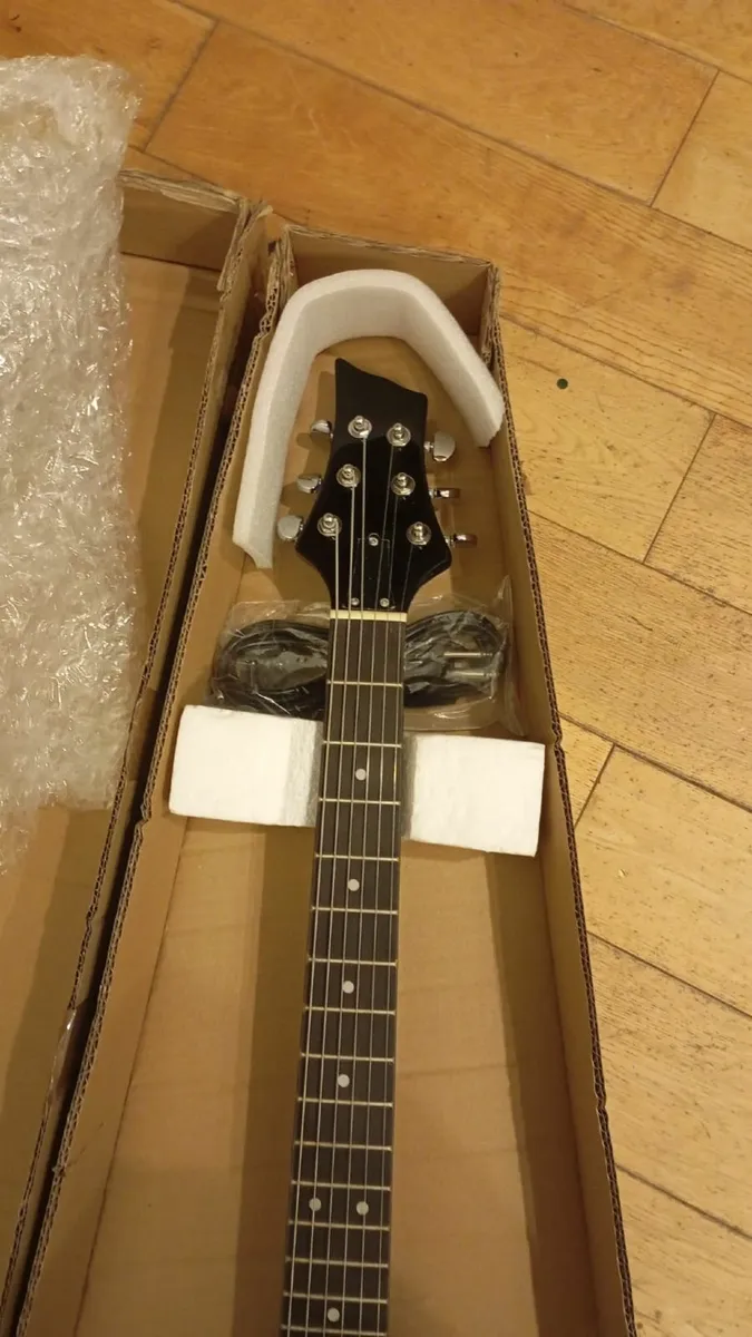 Flying V Guitar - New in box - Image 4