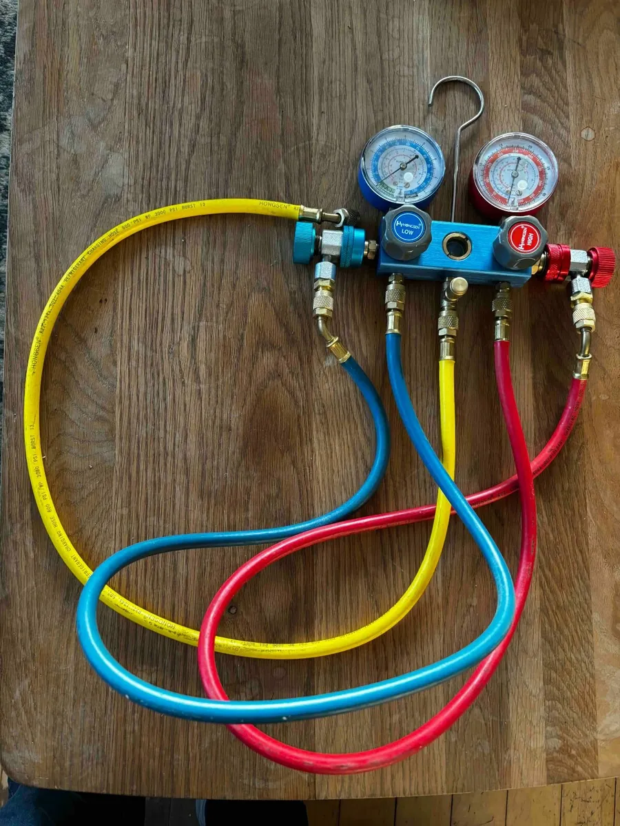 vacuum pump 2 CFM Vacuum Pump & A/C Manifold Gauge - Image 2