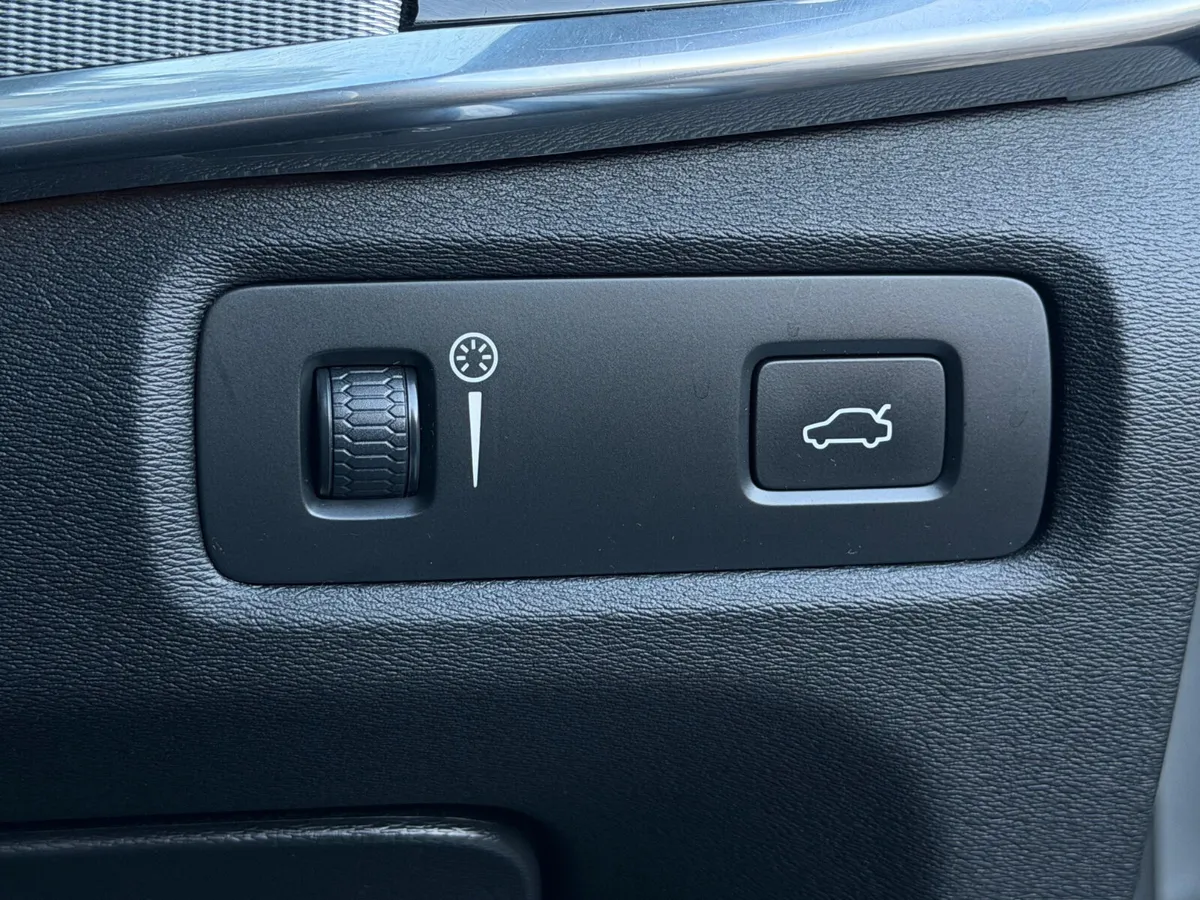 2018 VOLVO S90 2.0 TD D4 R-DESIGN 190BHP AUTO - Image 2