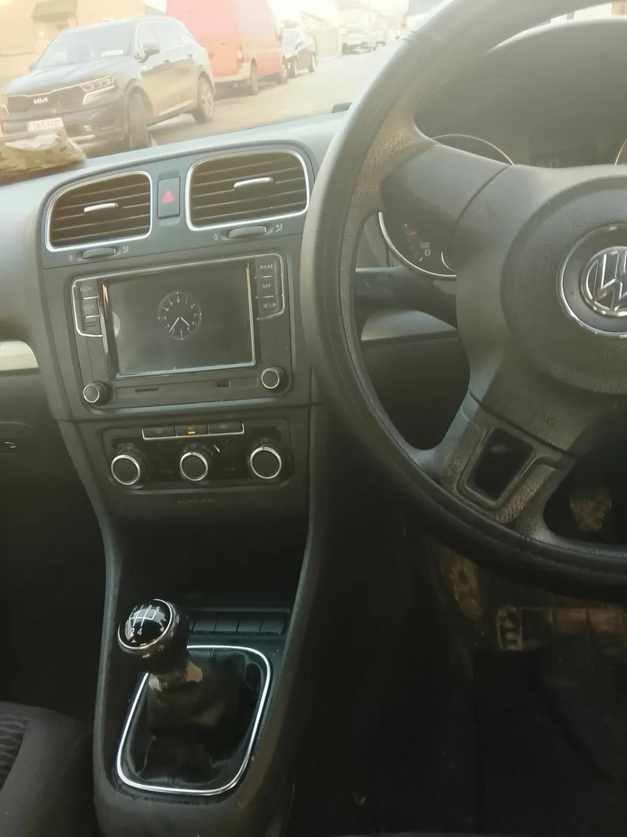 Volkswagen Golf 2010 - Image 2
