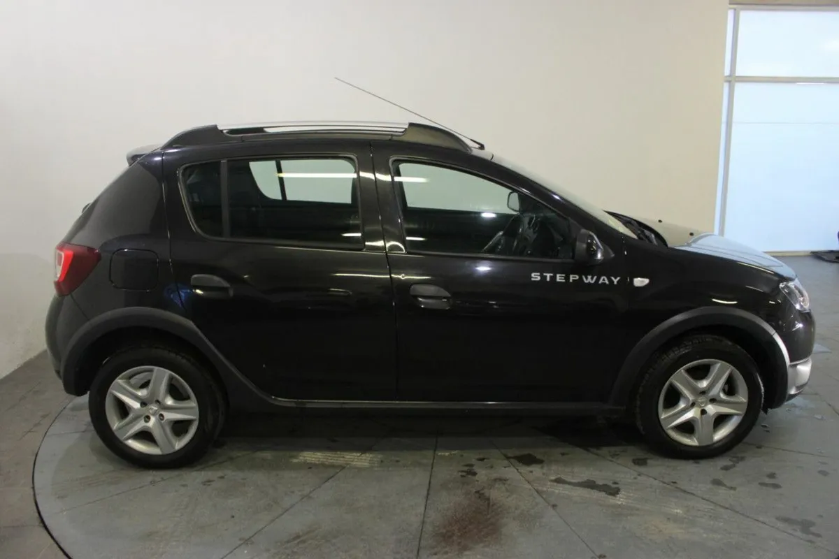 Dacia Sandero Stepway TCe 90 S&S SIGNATURE - Image 3