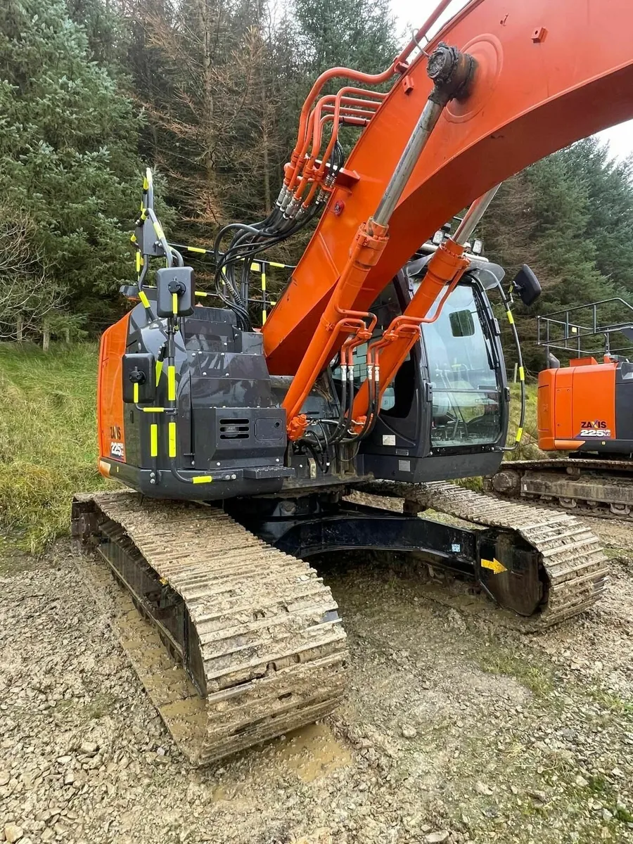3 No. Hitachi ZX225USLC-6 (2021) for sale - Image 4