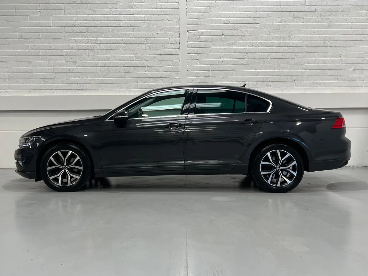 Volkswagen Passat SEL 2.0TDI 150bhp 4dr DSG Auto - Image 4