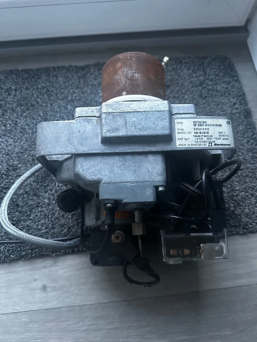 Oil burner (Sterling Riello) - Image 1