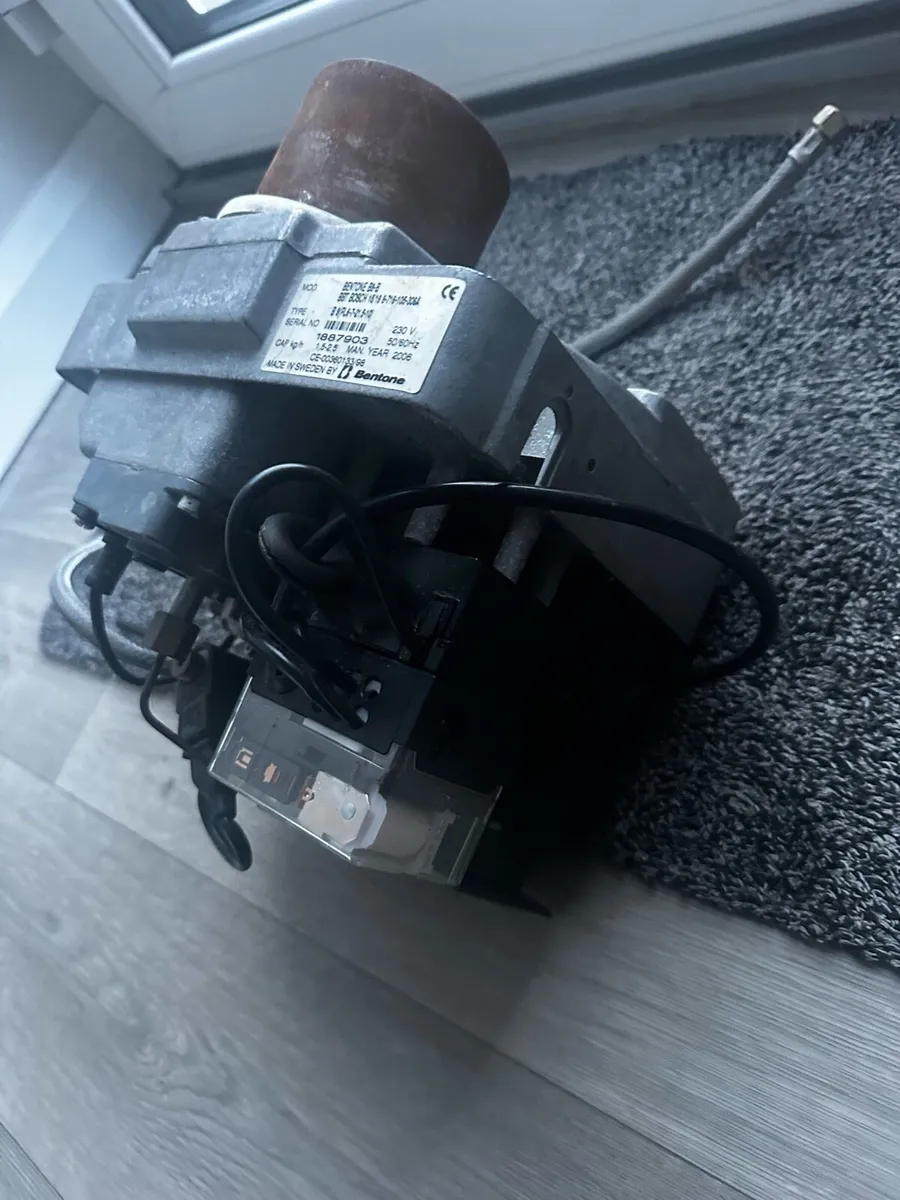 Oil burner (Sterling Riello) - Image 2