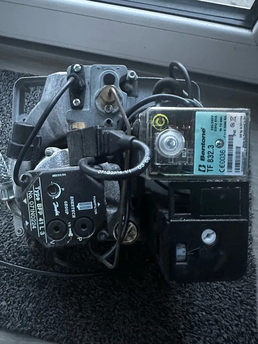 Oil burner (Sterling Riello) - Image 4