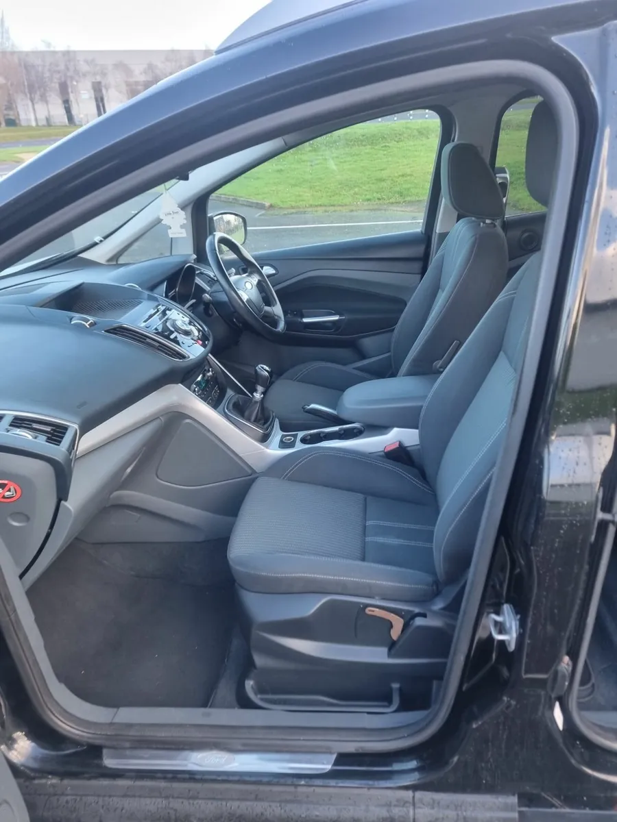 Ford Grand C-Max 2011 - Image 2