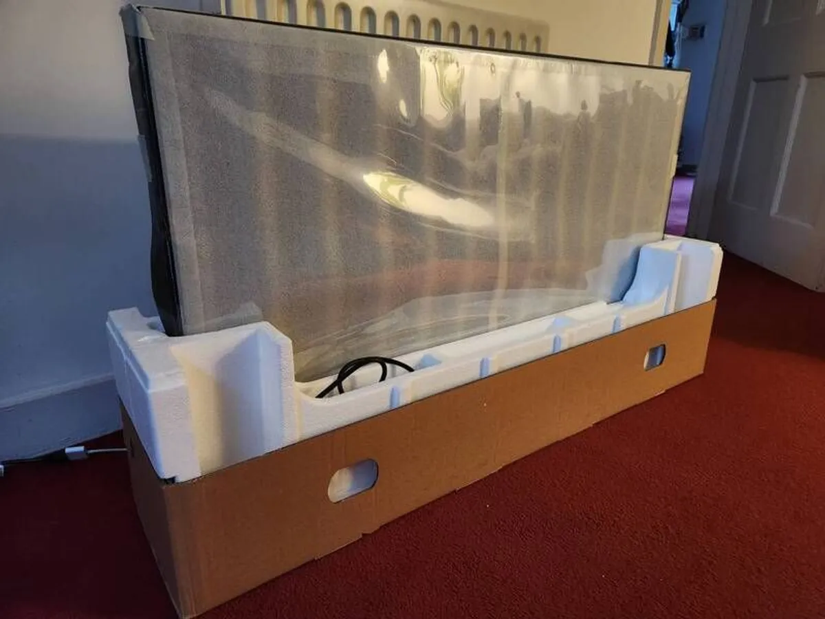 Samsung UH46F5 - 46" LED-backlit LCD display - for digital signage - Image 1