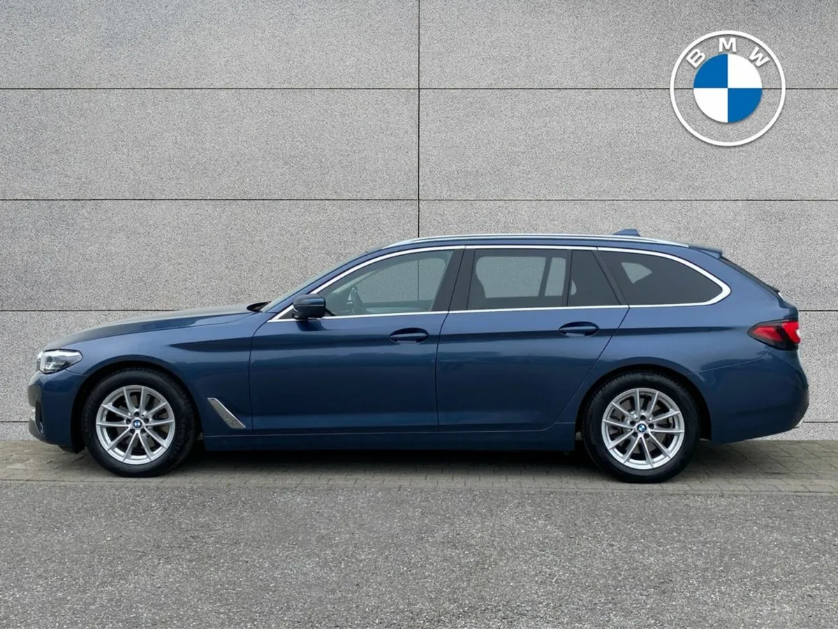 BMW 5-Series 520d SE Touring - Image 4