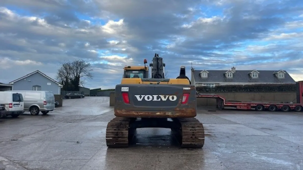 2013 VOLVO EC220 DL - Image 2