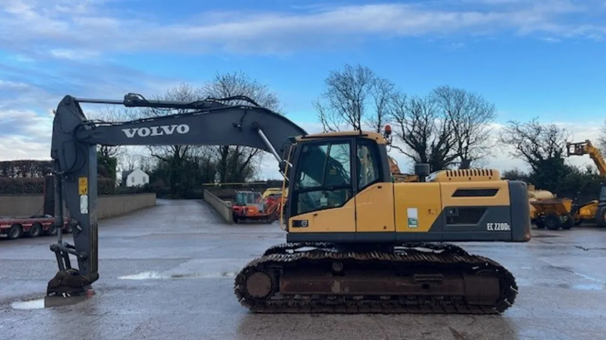2013 VOLVO EC220 DL - Image 3
