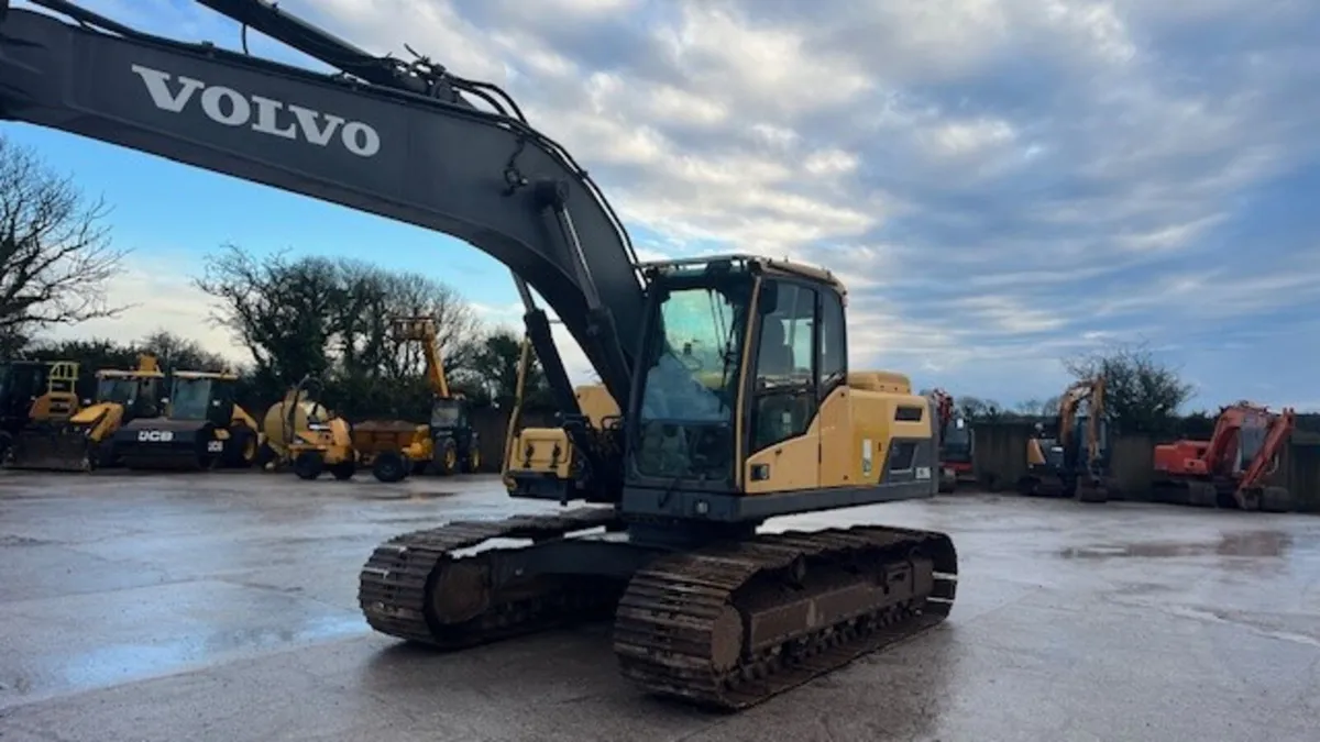 2013 VOLVO EC220 DL - Image 4
