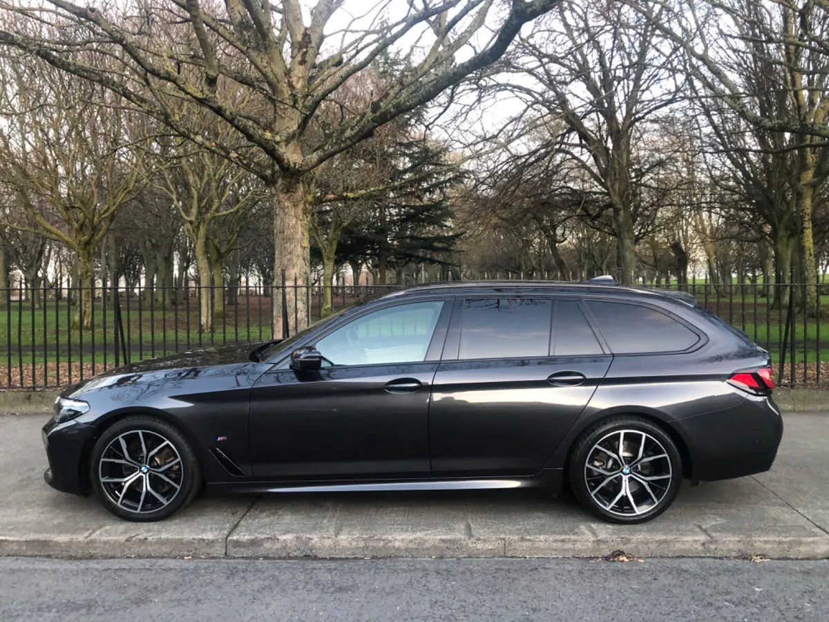 2024 BMW 520 TOURING IVORY LEATHER - Image 3
