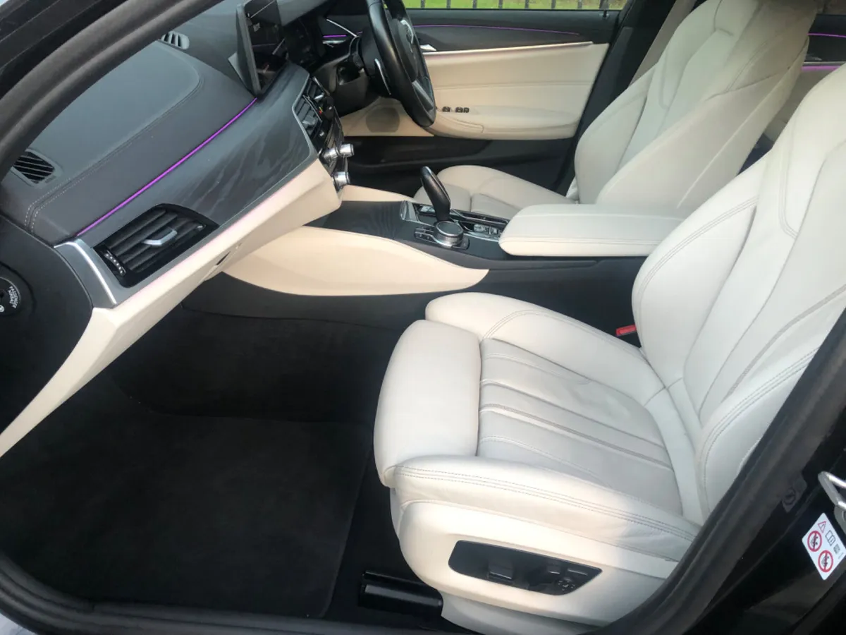 2024 BMW 520 TOURING IVORY LEATHER - Image 2