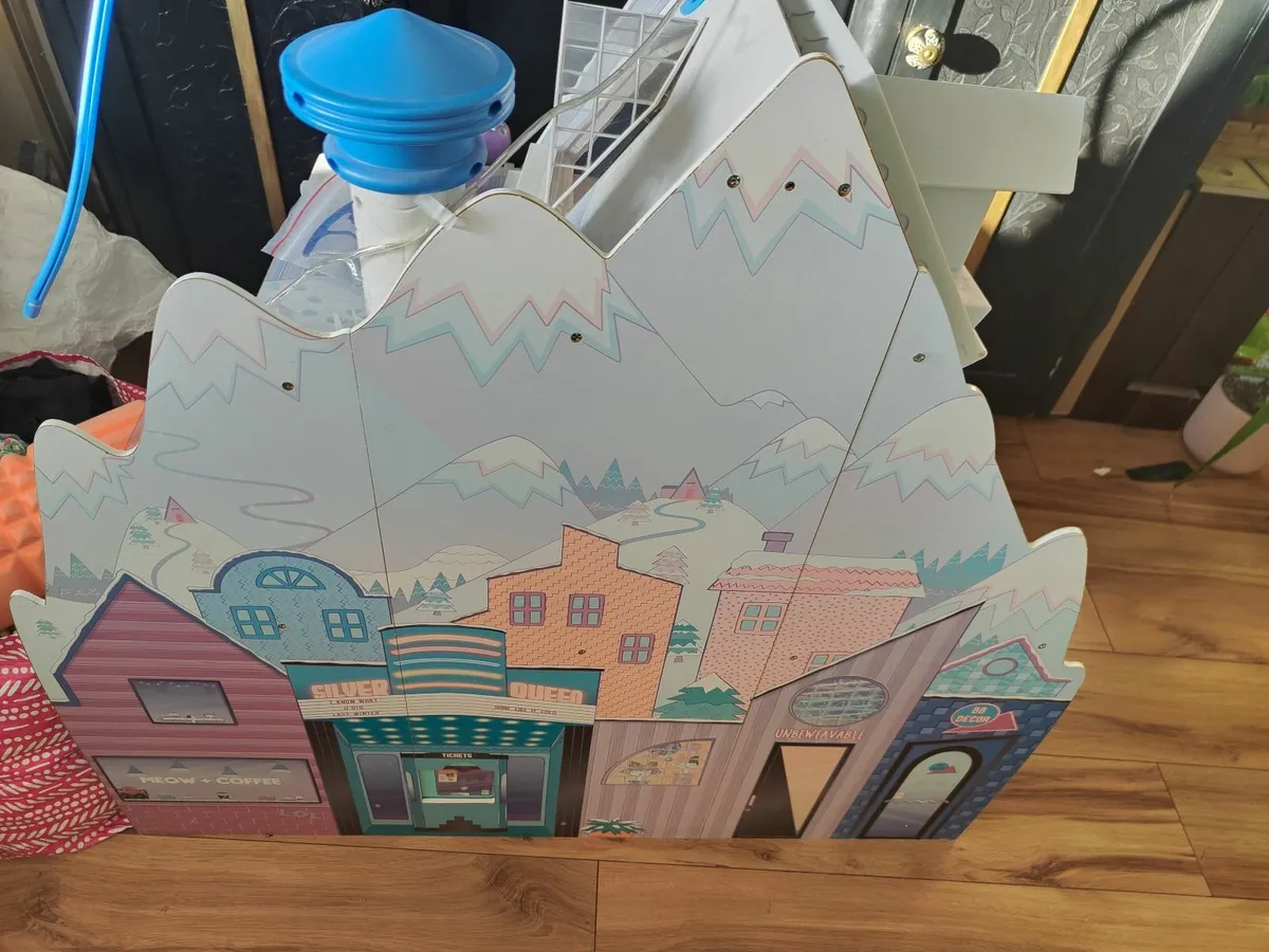 Lol Winter Ski Chalet Dolls house - Image 3