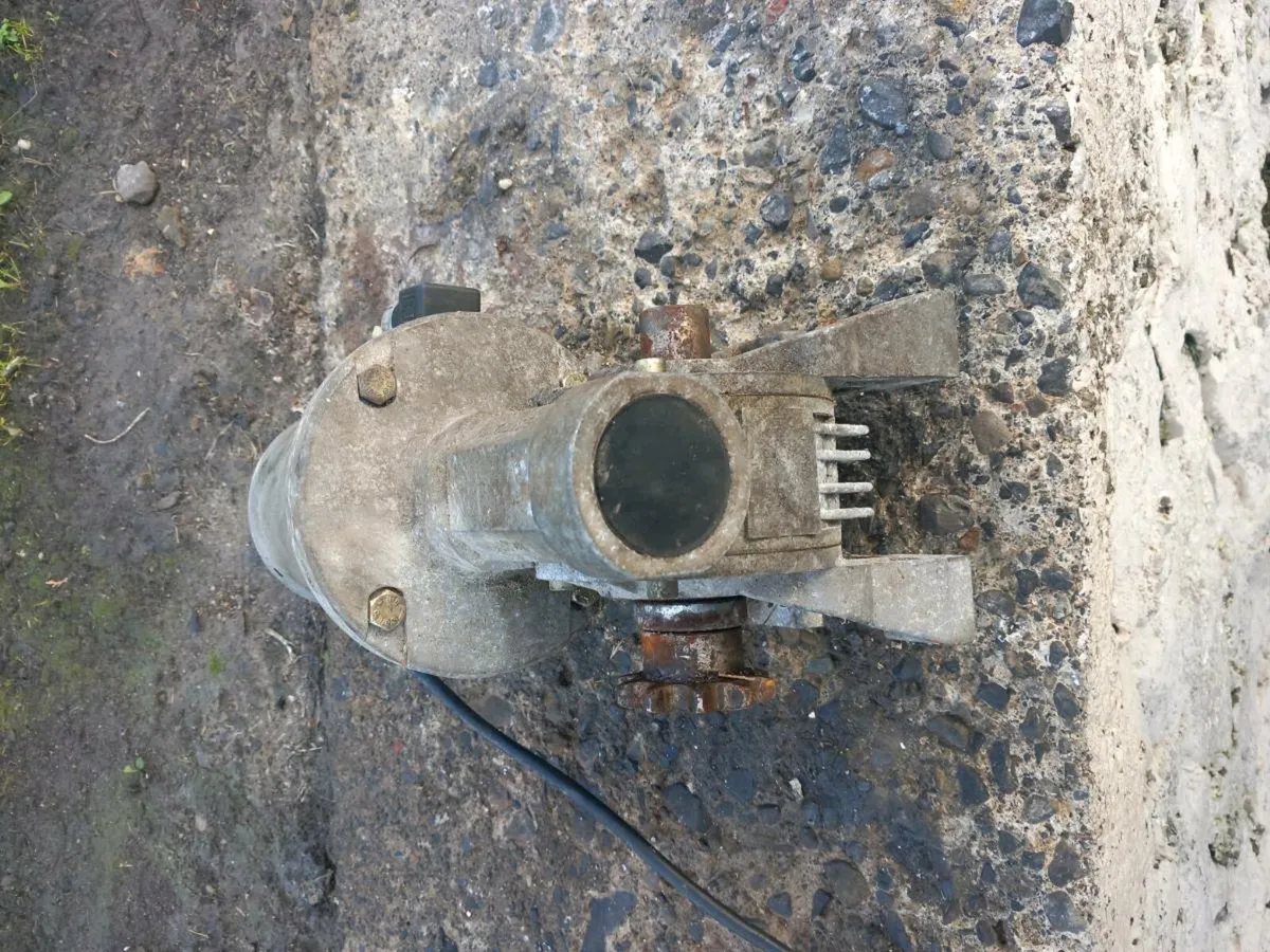 Motor with reduction gearbox for sale - Image 3