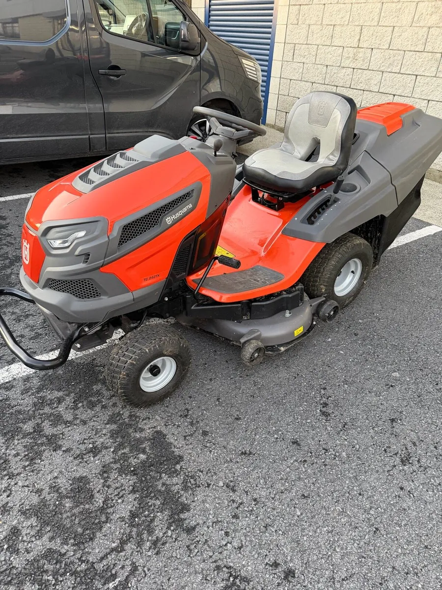 Husqvarna TC242TX ride on lawnmower - Image 1