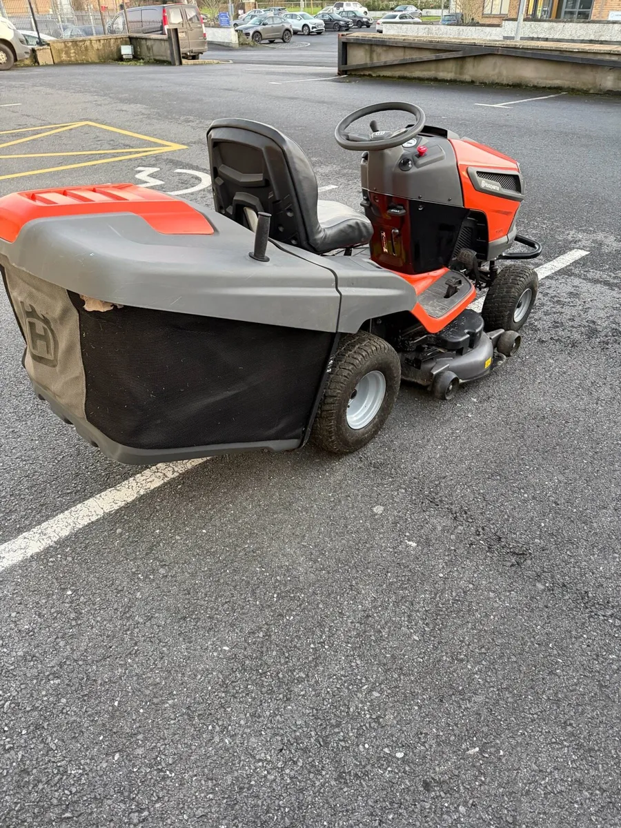 Husqvarna TC242TX ride on lawnmower - Image 3