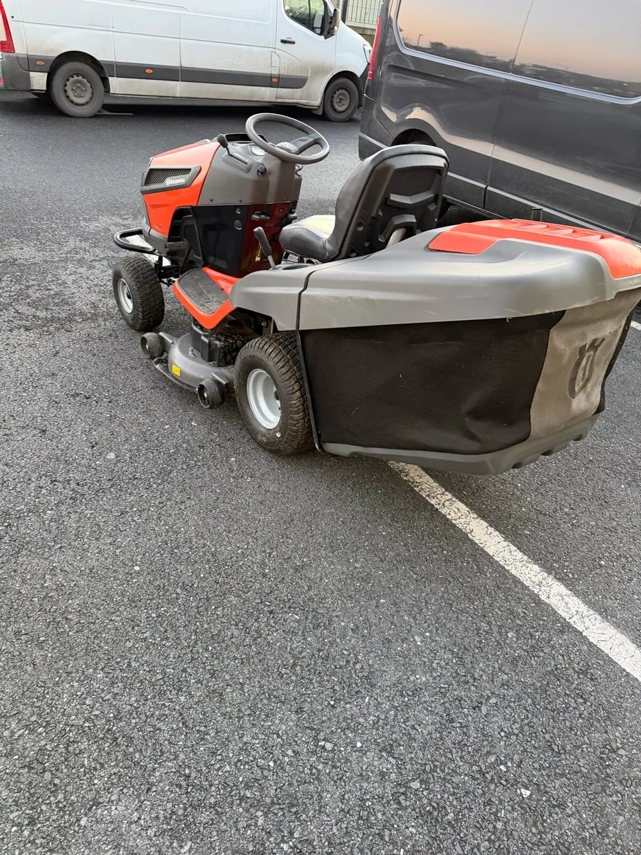 Husqvarna TC242TX ride on lawnmower - Image 4