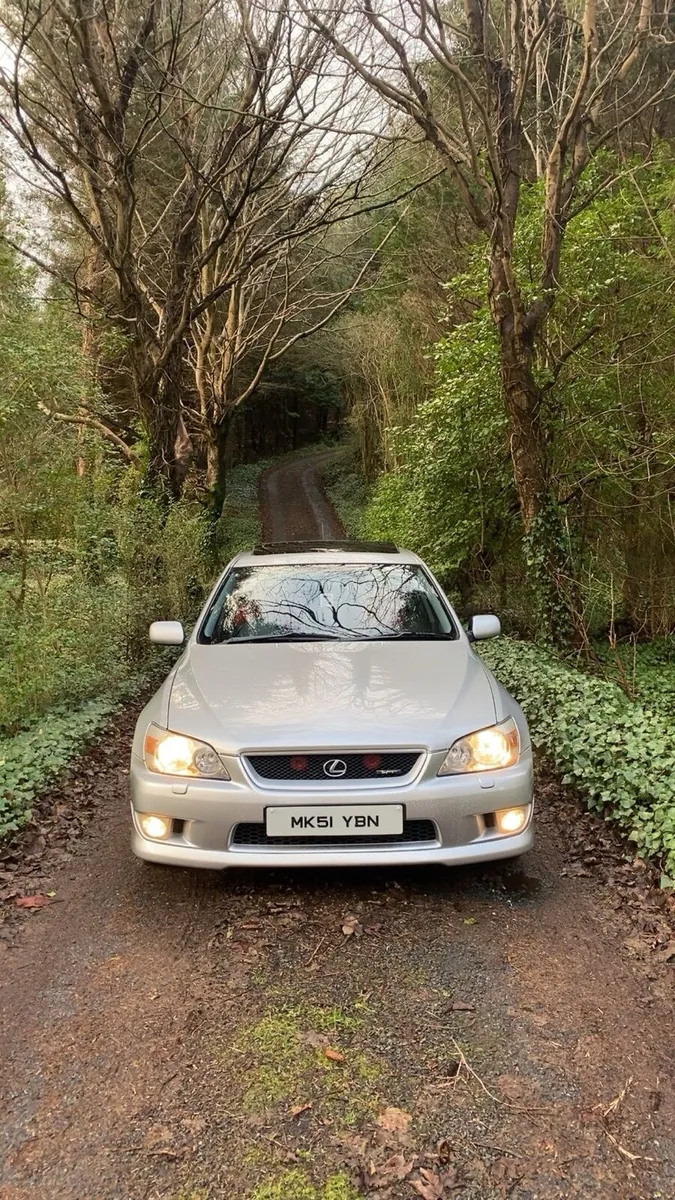 Lexus is200 - Image 1