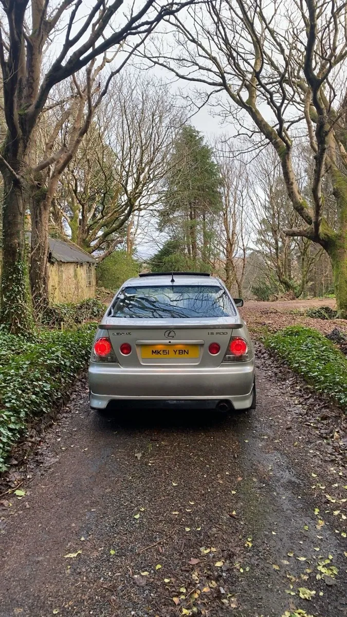 Lexus is200 - Image 2