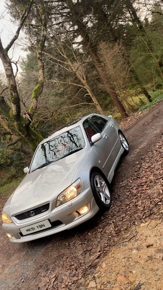 Lexus is200 - Image 4