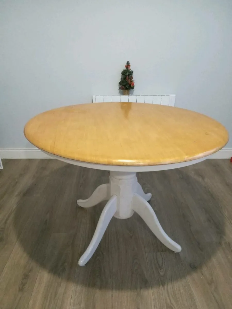 Kitchen table - Image 1