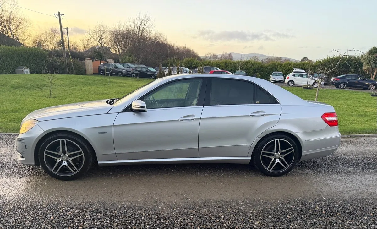 Mercedes E200 Automatic - Image 3