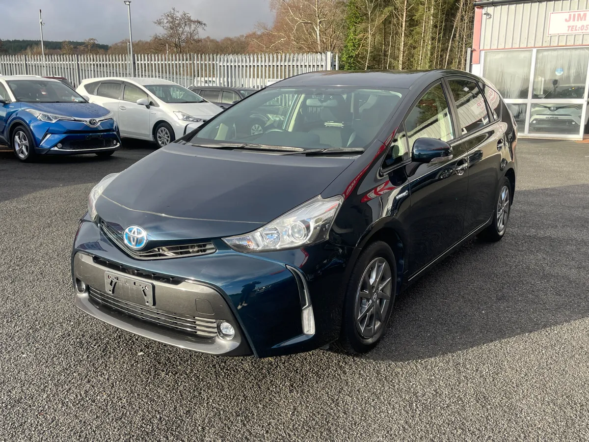 2016-2 Toyota Prius Alpha - Image 3