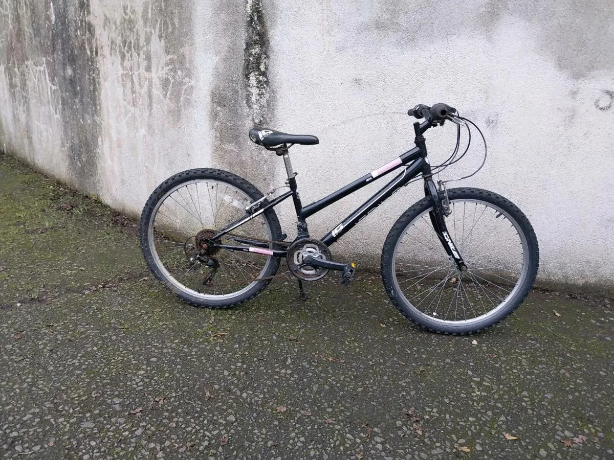 Girls mountain bike - Image 1