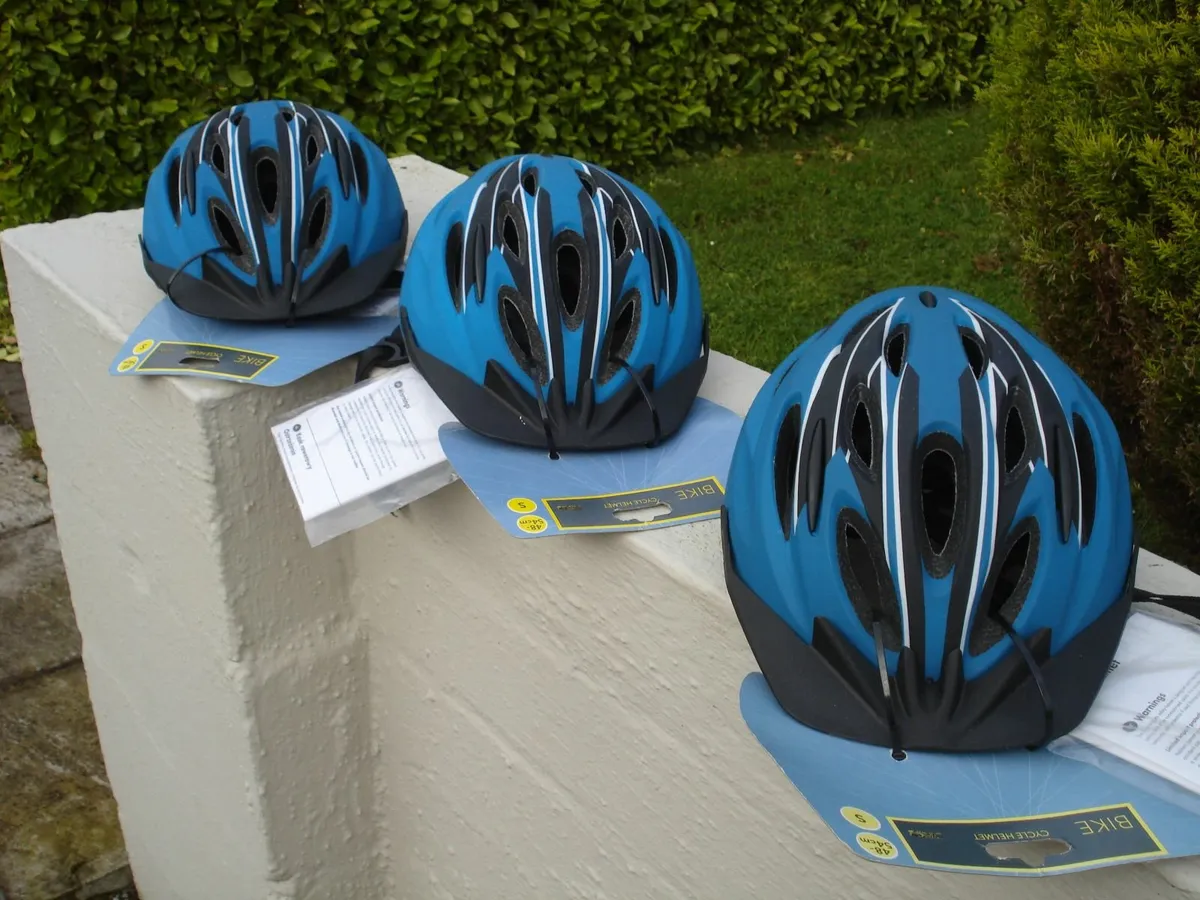 3 LIGHTWEIGHT CYCLING HELMETS, SIZE; 48 -54 cm. - Image 4