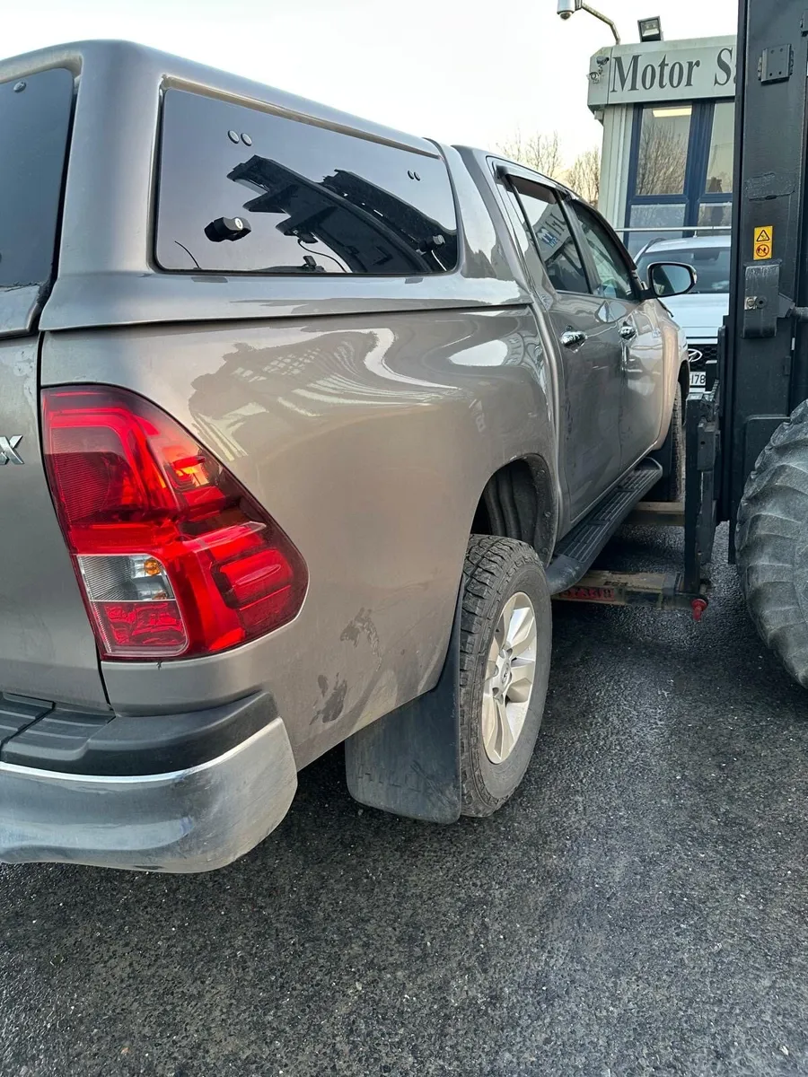 2017 Toyota Hilux - Image 2