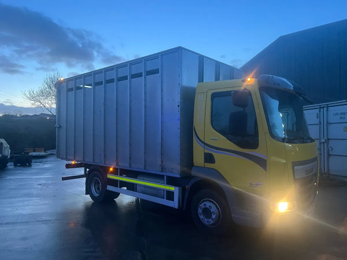 Cattle lorry - Image 1